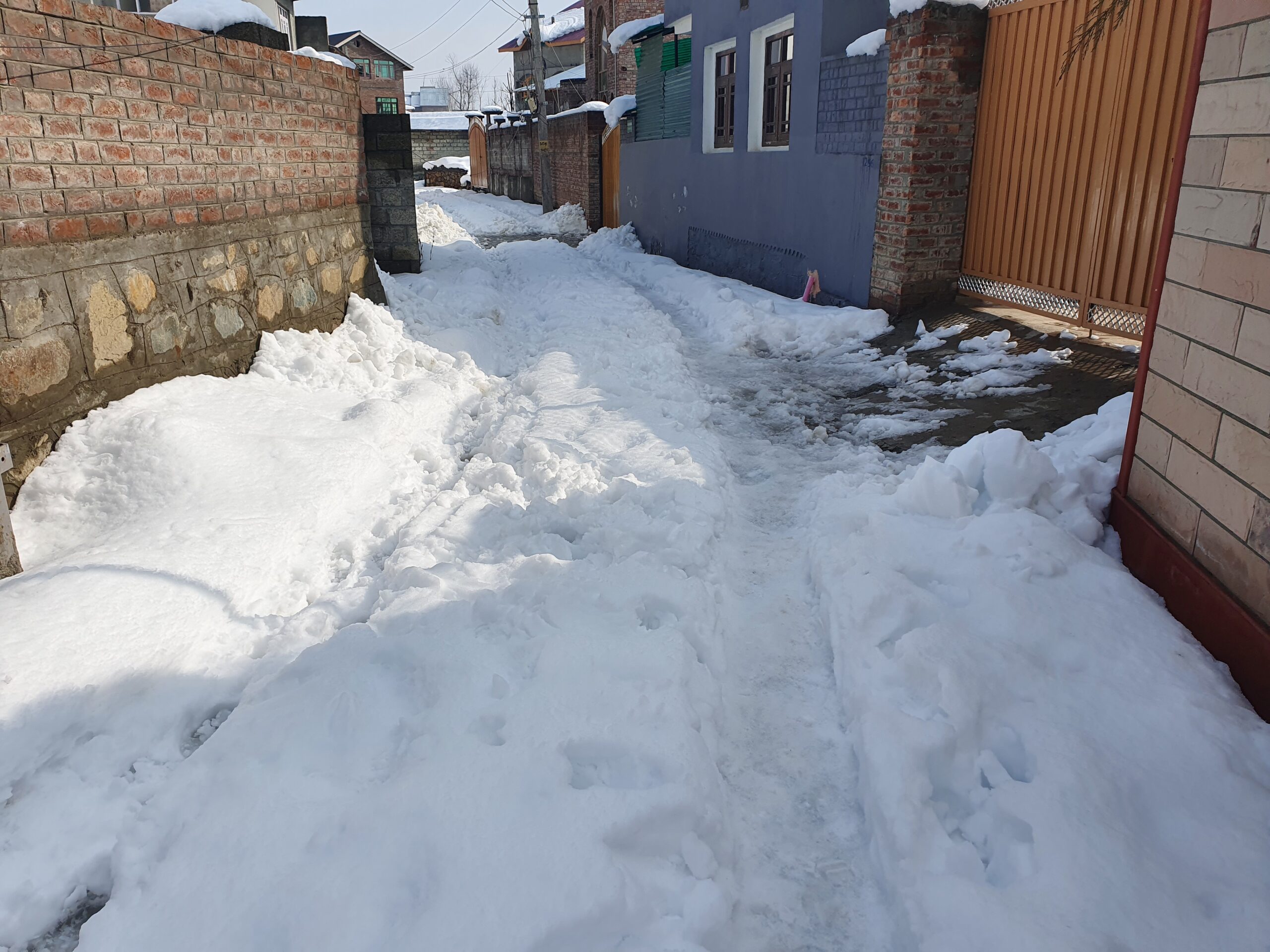 Snow clearance: Six SMC men for 1400 lanes in Habba Kadal, ground workers facing tough time