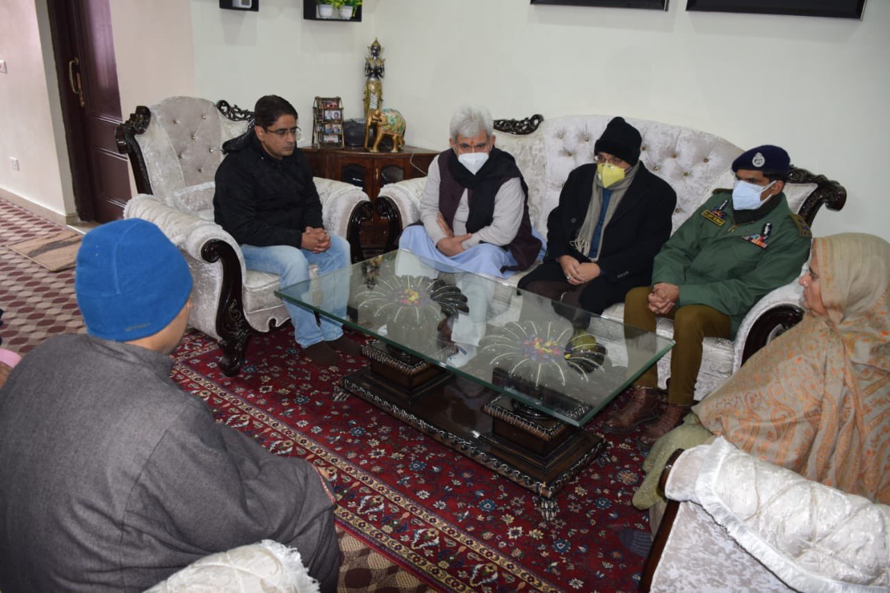 LG visits family of slain goldsmith at Srinagar, expresses solidarity