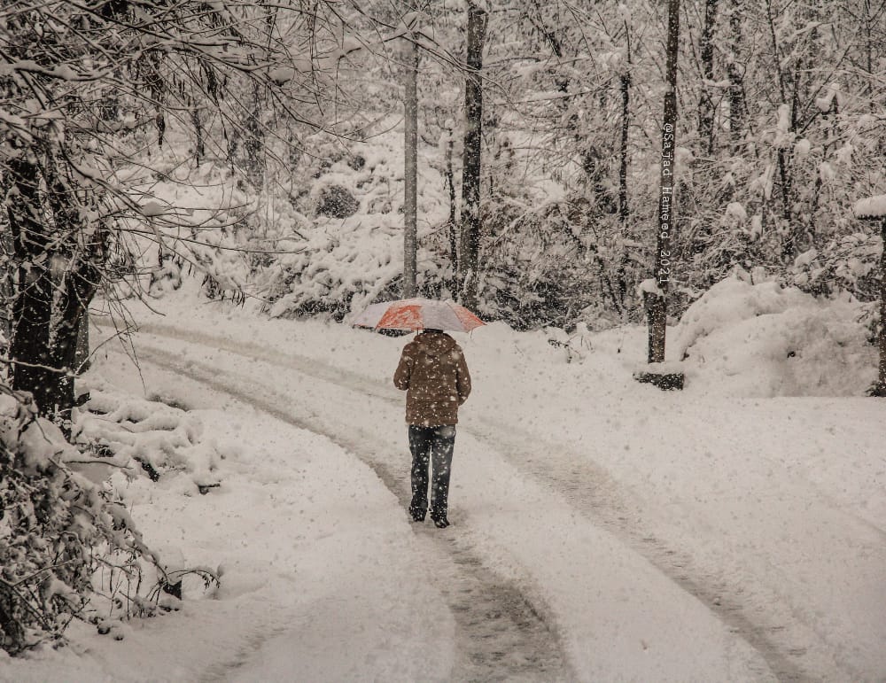 No sigh of relief for people as majority of roads in Sgr still uncleaned, slippery roads bring miseries to commuters Snow not cleared from link roads in Ganderbal, patients suffer: Locals