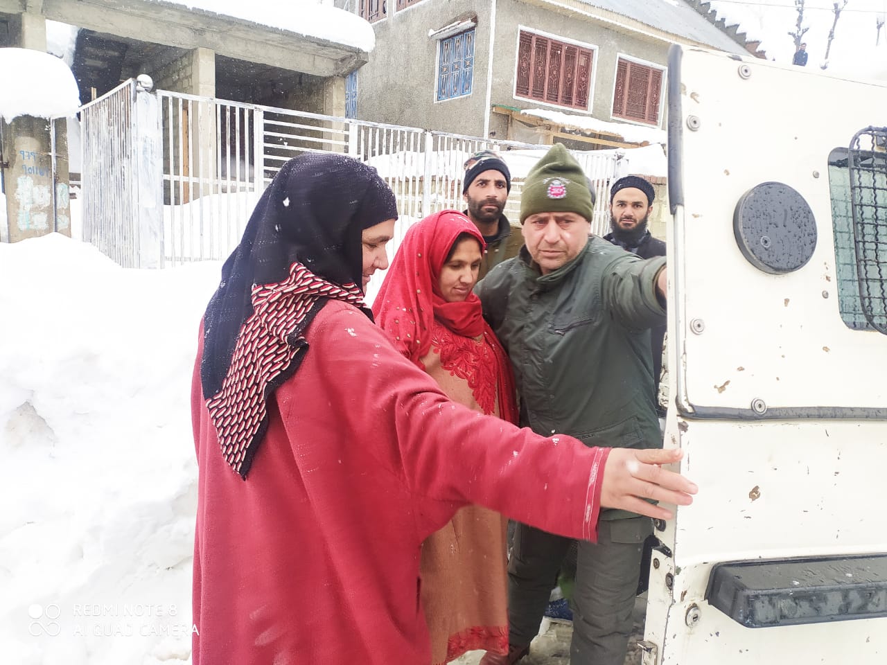 Police evacuates pregnant lady to hospital in Kulgam
