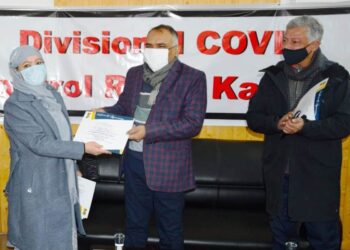 Div Com Kashmir facilitates Covid warriors at DCCR Srinagar