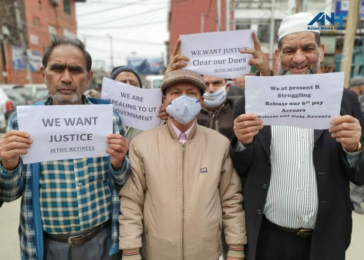 JKTDC retired employees protest at Press Enclave, demand release of arrears pending since 2006