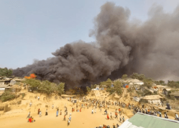 15 dead, 400 missing in fire at Rohingya camp in Bangladesh