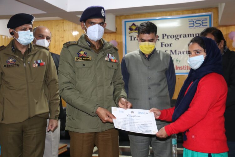 Skill development workshop concludes at PPS Bemina; IGP Kashmir felicitated the participants
