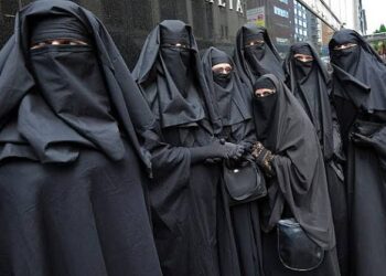 Switzerland approves ban on Niqabs and Burqas in public