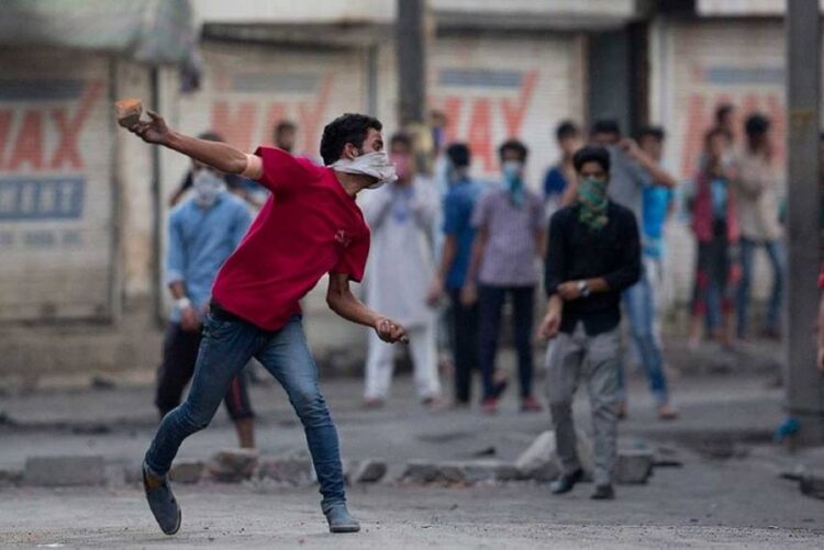 Will not tolerate stone pelting: IGP Kashmir
