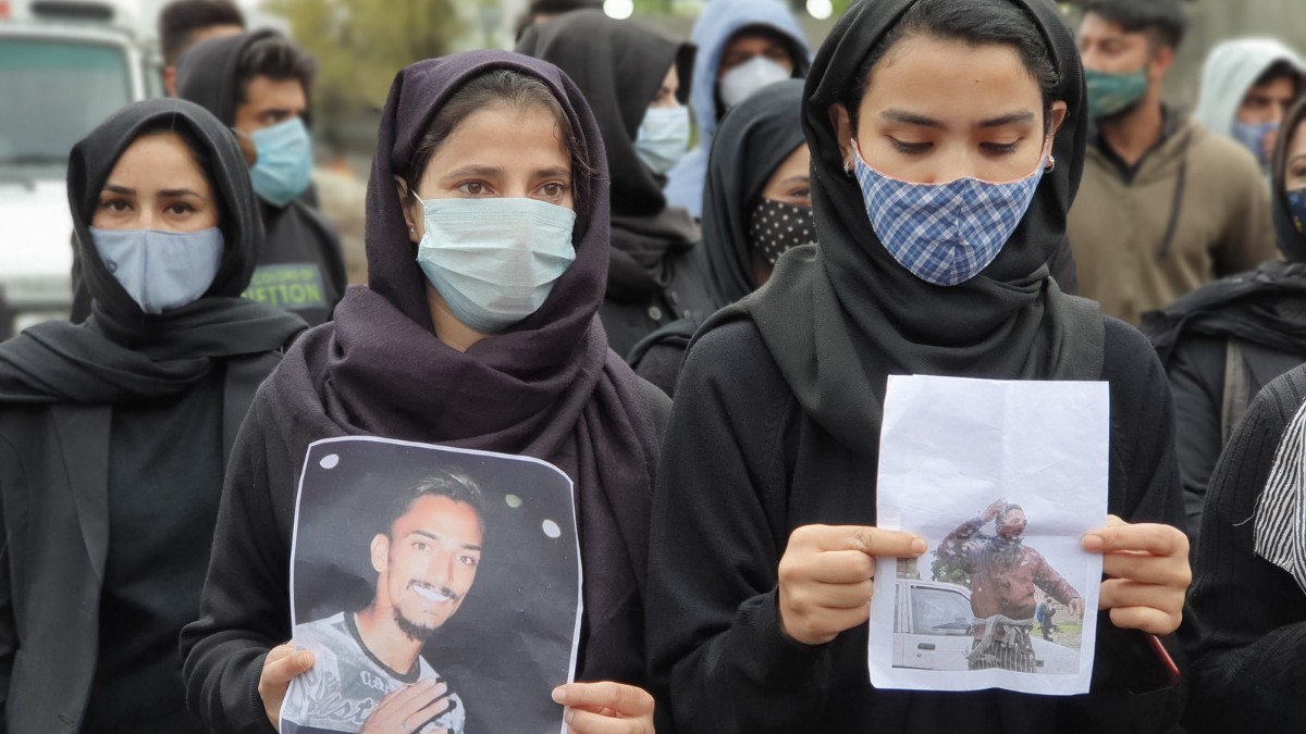 Kashmir Law College students stage protest, demand punishment to ‘erring students’ Kashmir Law College students stage protest, demand punishment to ‘erring students’