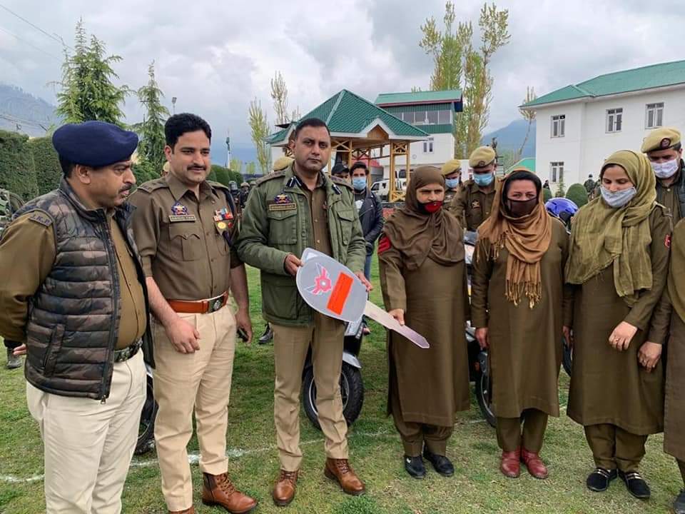 Bandipora Police handed over Scooties to Incharge Women Help Desk