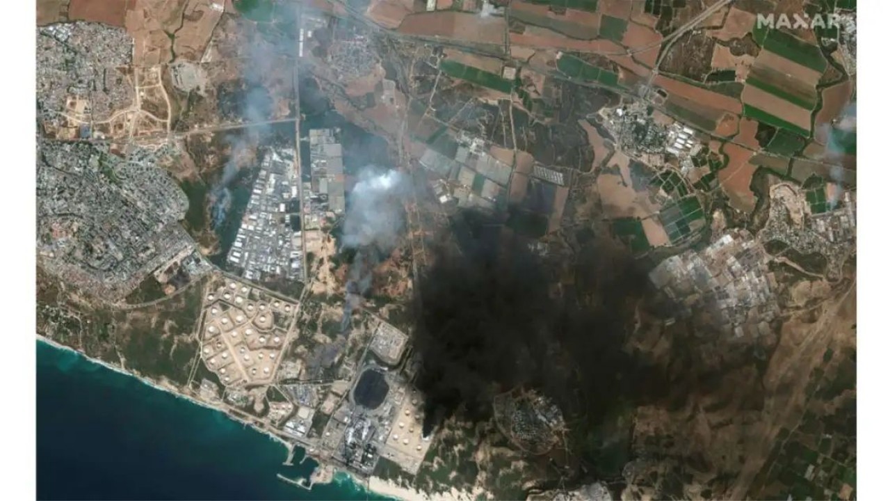 Death toll in Gaza crosses 100, Israel hit by three rockets from Lebanon