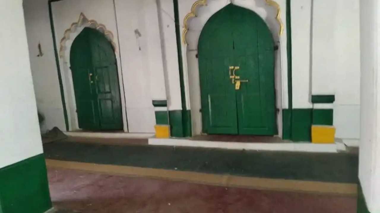 Against HC order, govt razes century-old mosque in UP