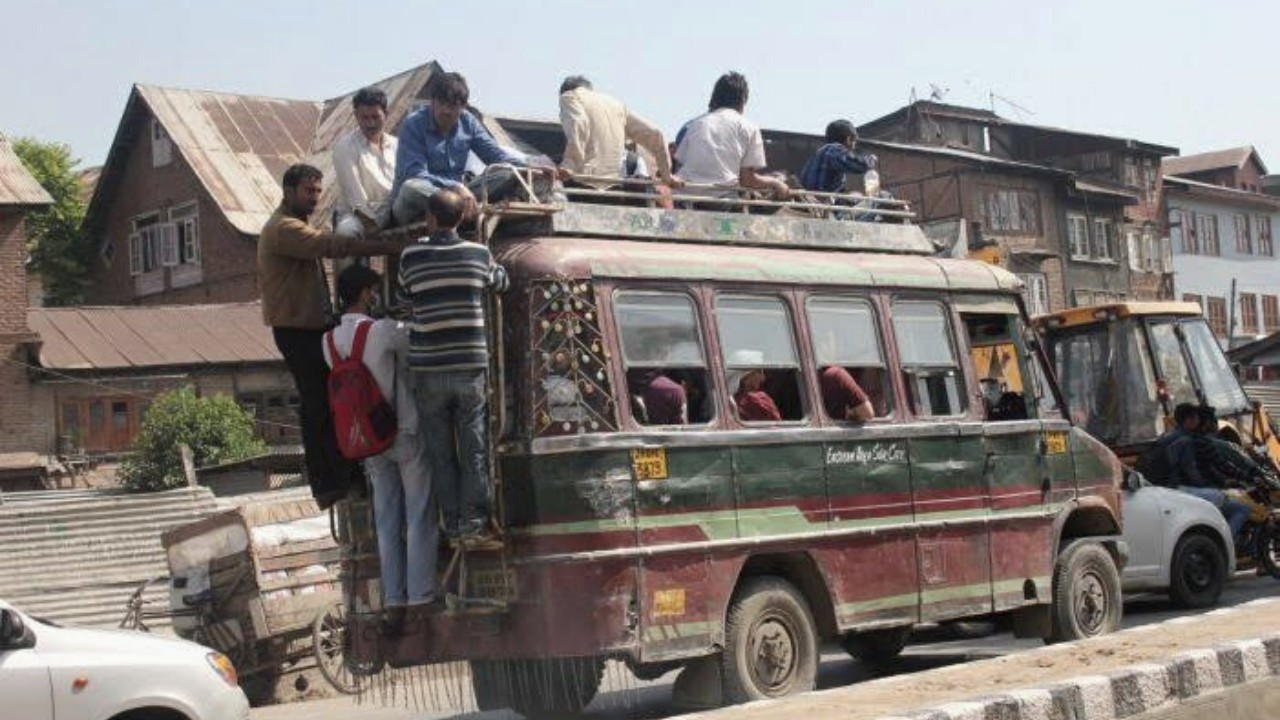 Transporters body calls for ‘Chaka Jam’ in Kashmir on March 30 Baramulla, Islamabad residents fumes Over-Charging of double Fare, say 50% seating capacity goes for a toss