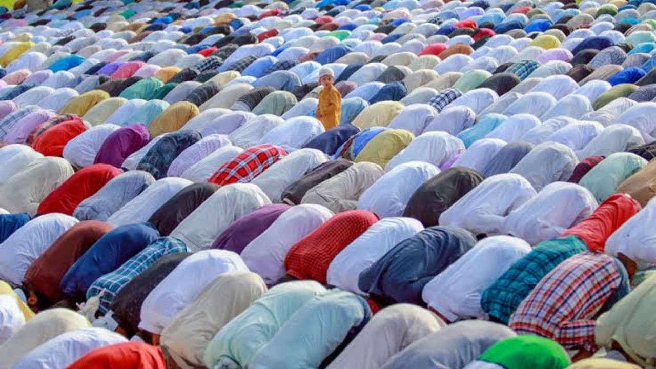Kashmir Admin appeals people to avoid large Eid congregational prayers in view of predicted third wave Kashmir Admin appeals people to avoid large Eid congregational prayers in view of predicted third wave