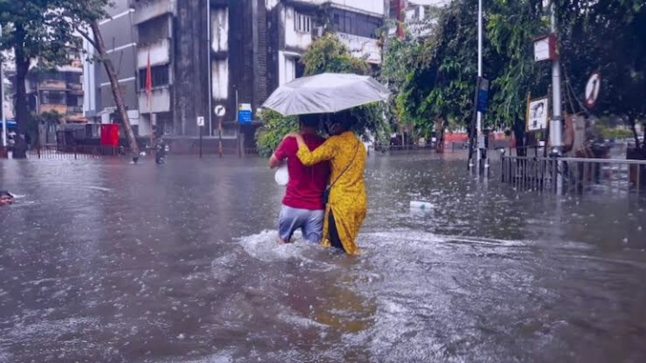 Incessant rain leaves 135 dead in Maharashtra