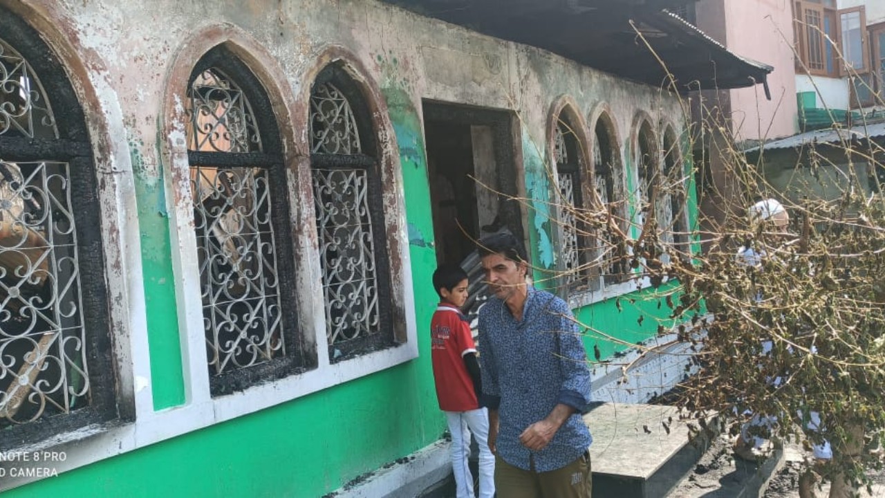 Massive blaze damages Saber Baba shrine in Safa Kadal