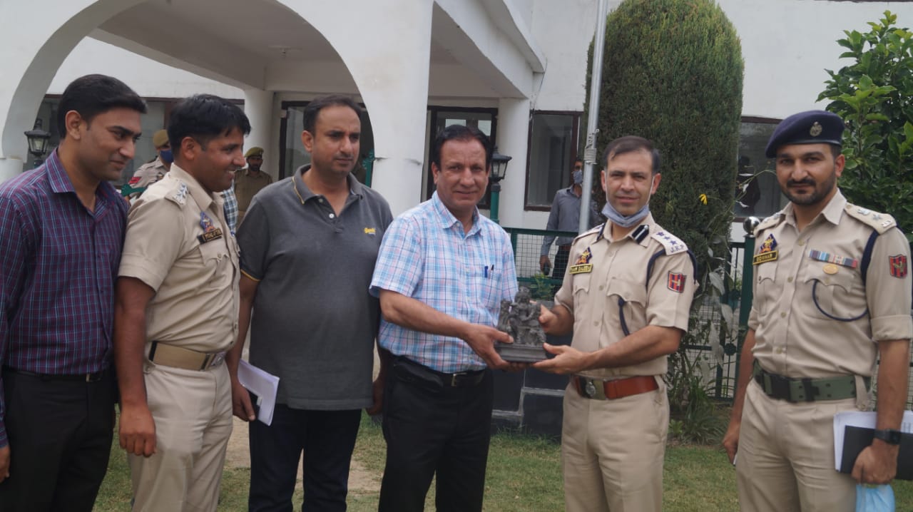 Police recovers 1200yrs old sculpture of Goddess Durga in Budgam Police recovers 1200yrs old sculpture of Goddess Durga in Budgam