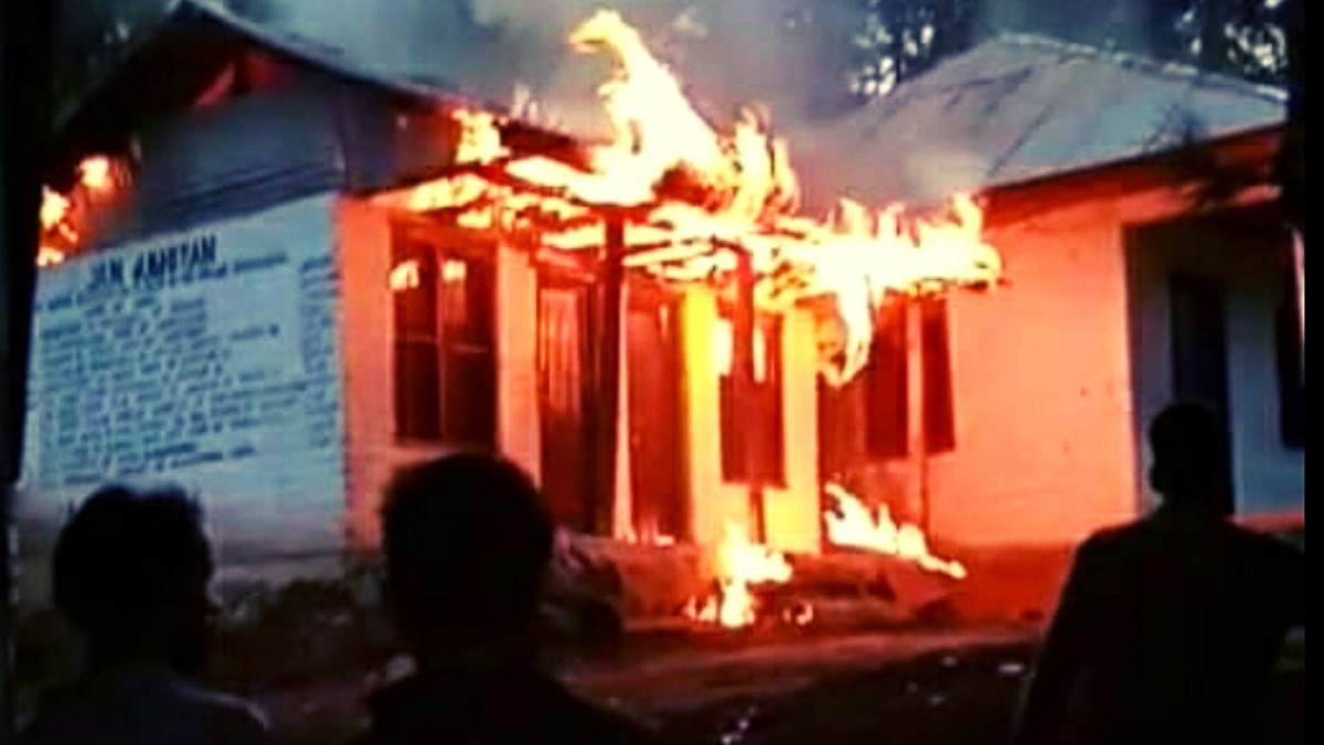 Fire damages govt owned school in kralgund Langate Fire damages govt owned school in kralgund Langate