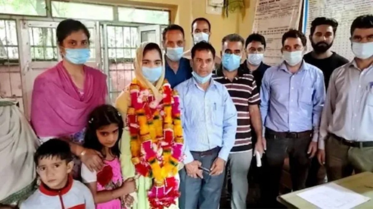 Kulgam girl’s innovate lid opener for chemical bottles bags national award