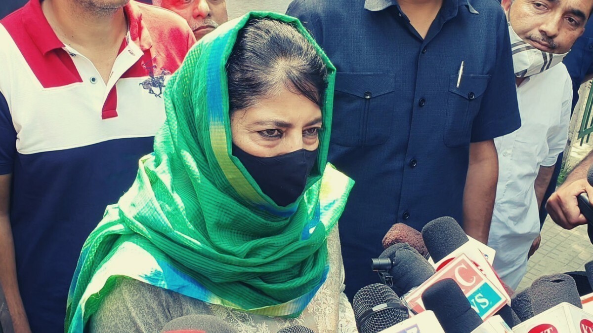 Last rites of Geelani should have been allowed as per wishes: Mehbooba