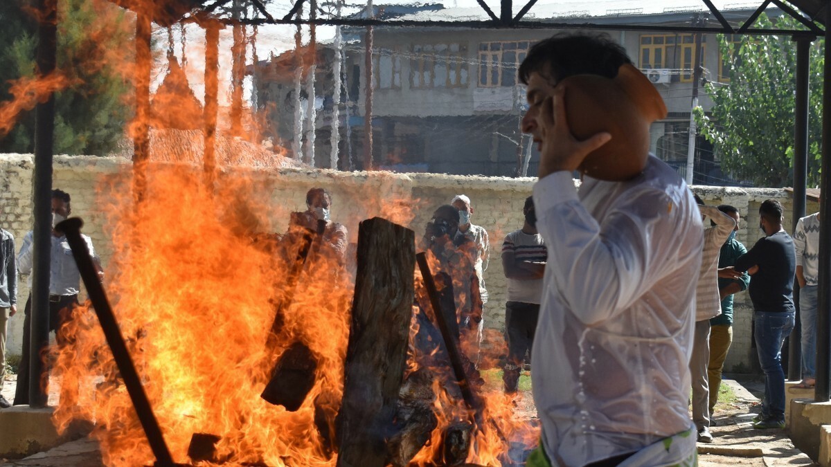 Bindroo laid to rest, condolences pour in from all walks of life Bindroo laid to rest, condolences pour in from all walks of life