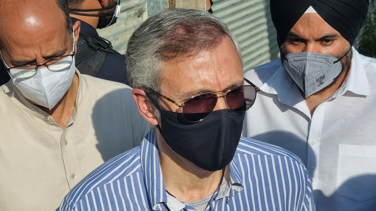 Don’t allow repeat of early 90’s in Kashmir, don’t leave your homes: Omar appeals minorities