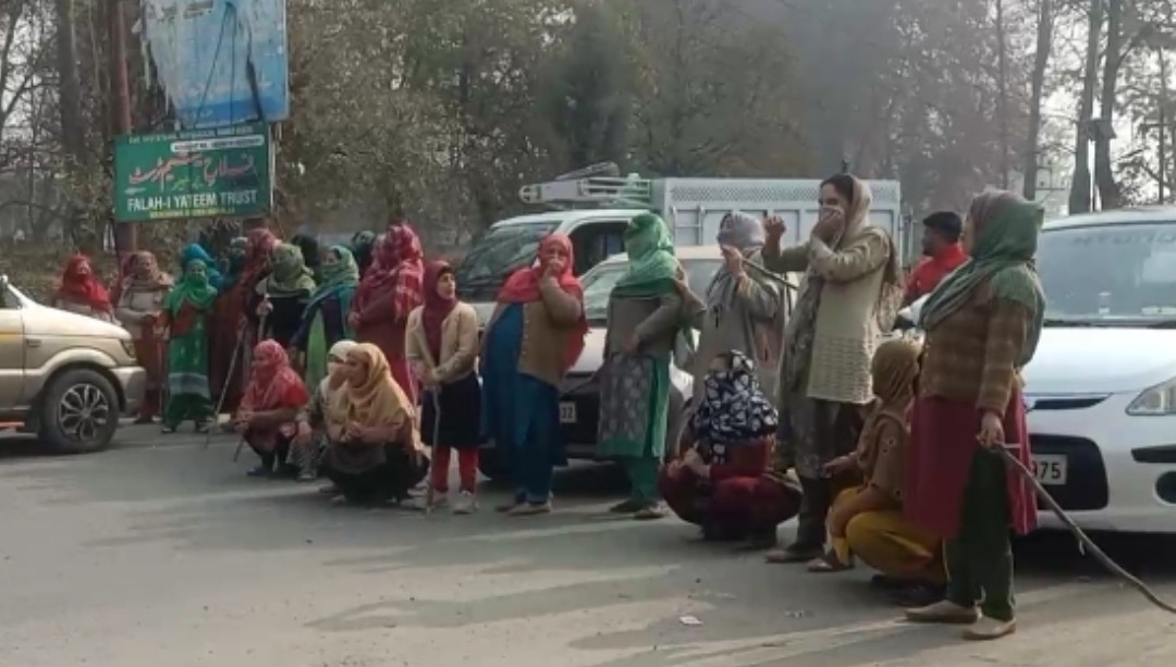 Residents protest against installation of smart electric meters in Machoowa, Budgam