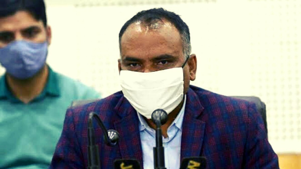 Ensure no maxi cab is allowed to operate from Batamaloo: Div Com