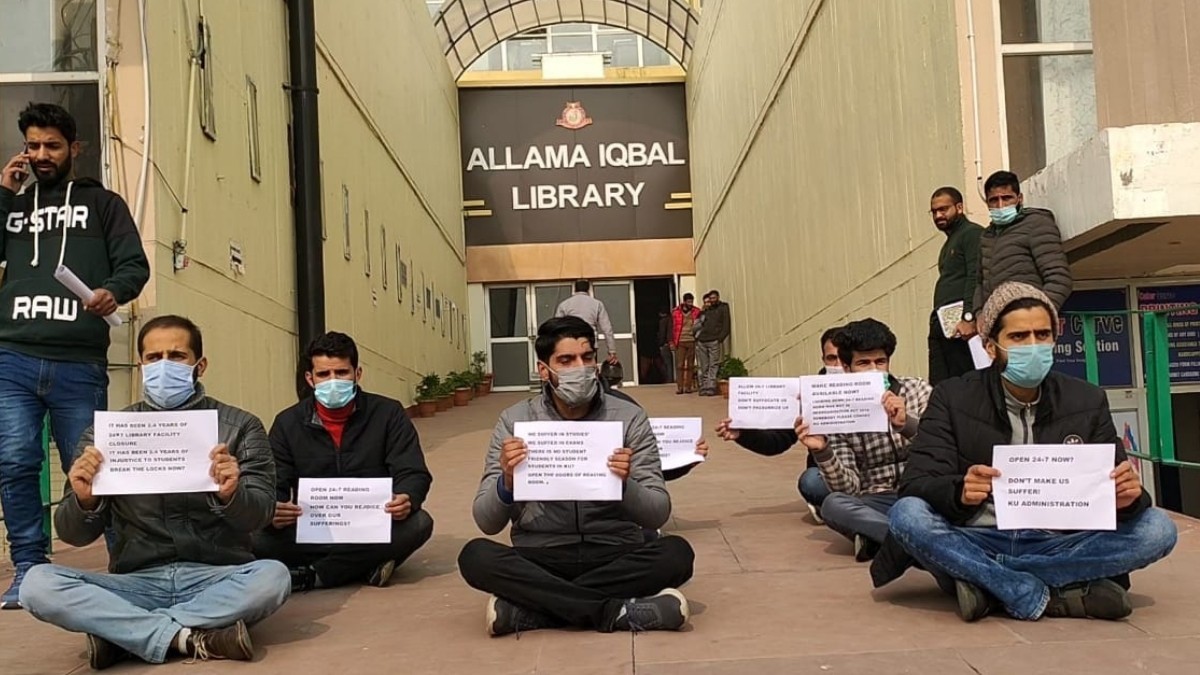 Aghast against the closure of 24×7 reading room library, KU students demand its reopening