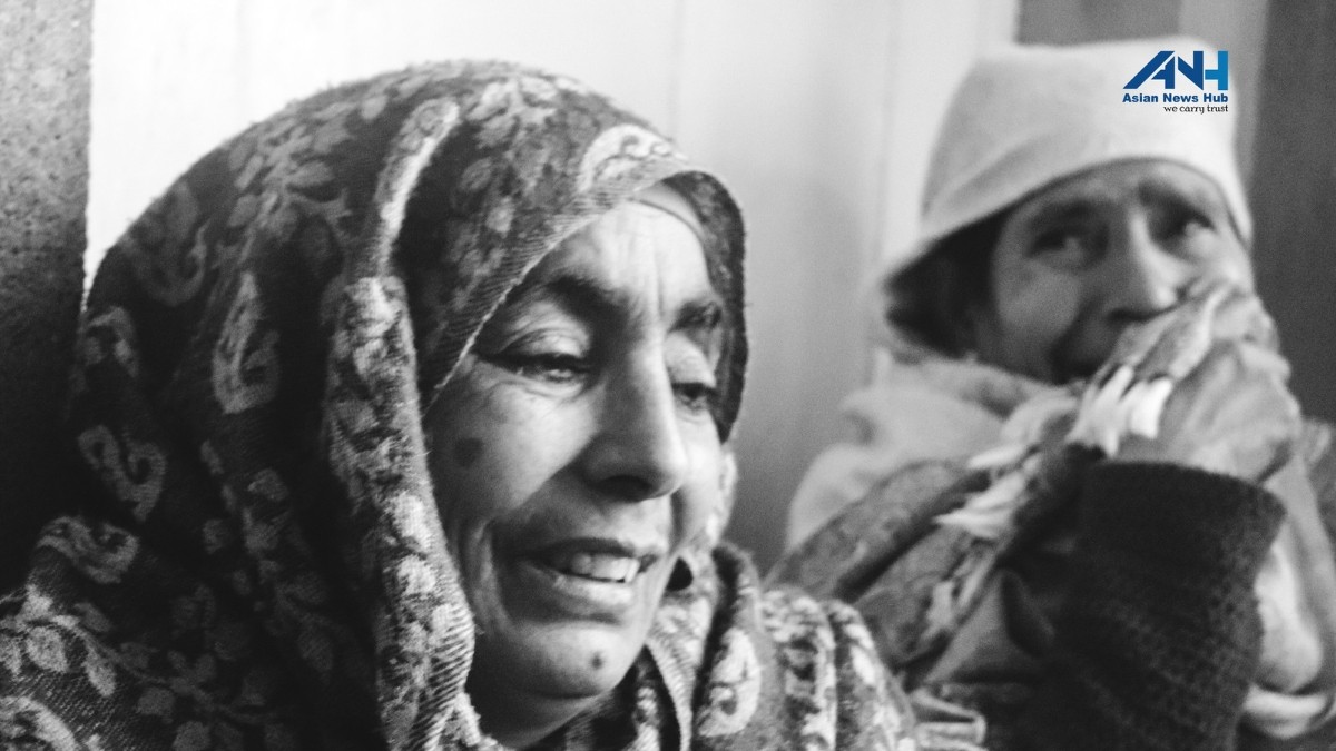 ‘Kashmir a living hell’, says Family of two slain cops at Bandipora