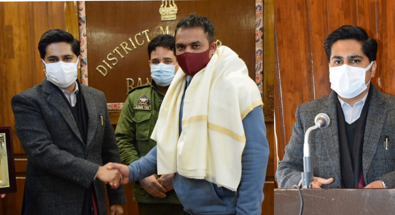 Bandipora Admin felicitates Padma Shri Faisal Ali