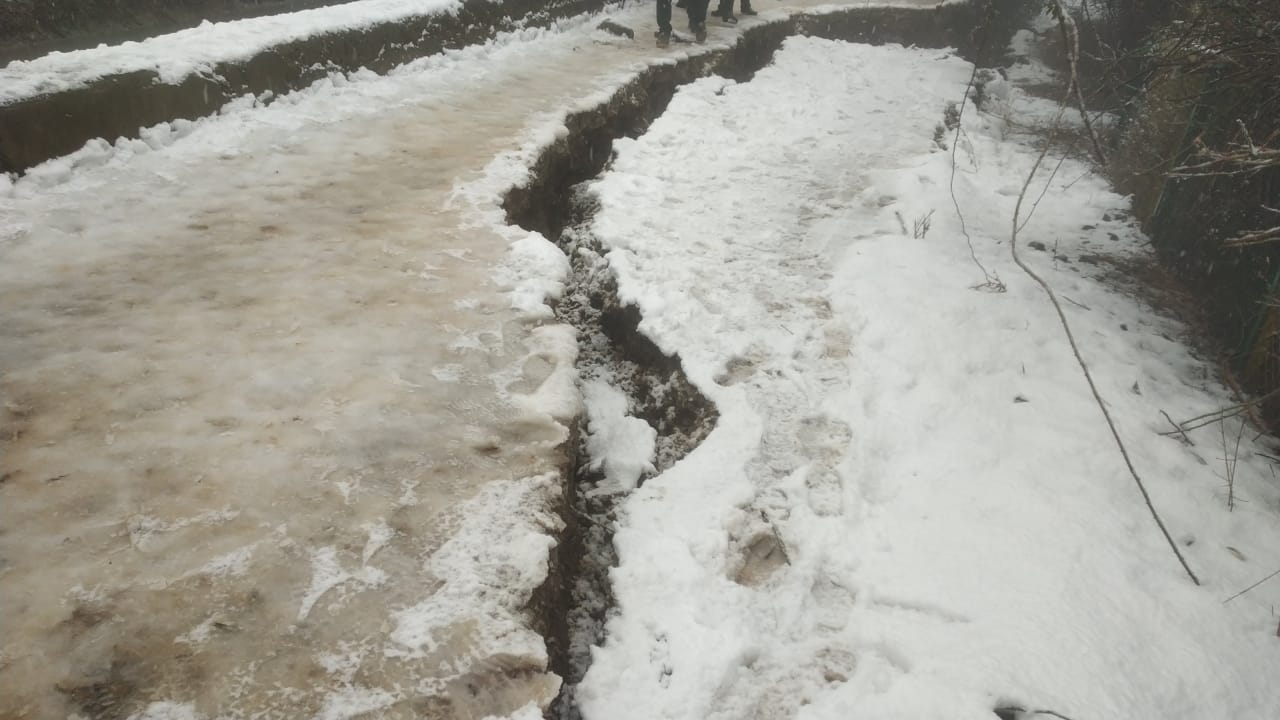 Power canal road in Ganderbal develops major cracks