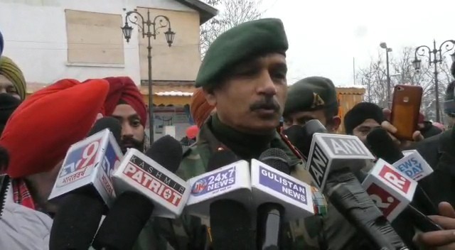 GoC 15 Corps D P Pandey visits Gurduwara Chattipadhshai Rainawari, Sgr; prays for peace