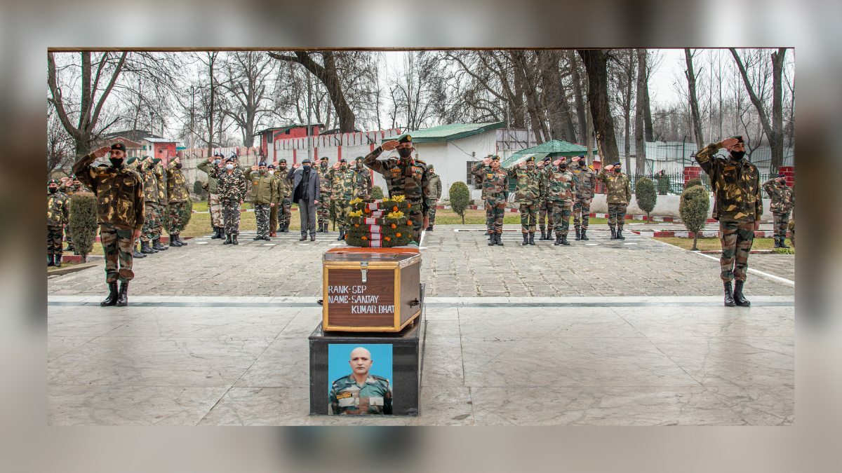 Army pays tribute to Solidier killed in Srinagar accident Army pays tribute to Solidier killed in Srinagar accident