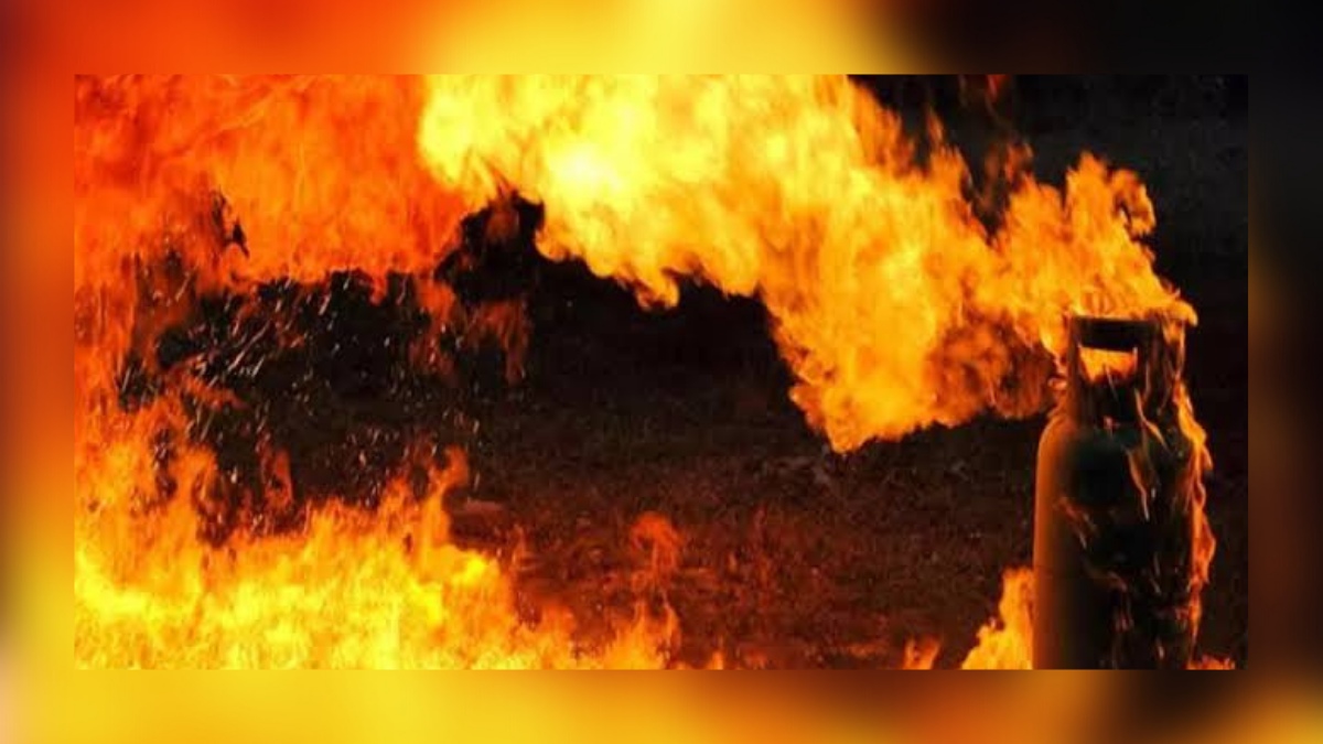 10 persons receive minor injuries in gas explosion at MCCH Anantnag Husband-wife duo injured in gas cylinder blast in Anantnag