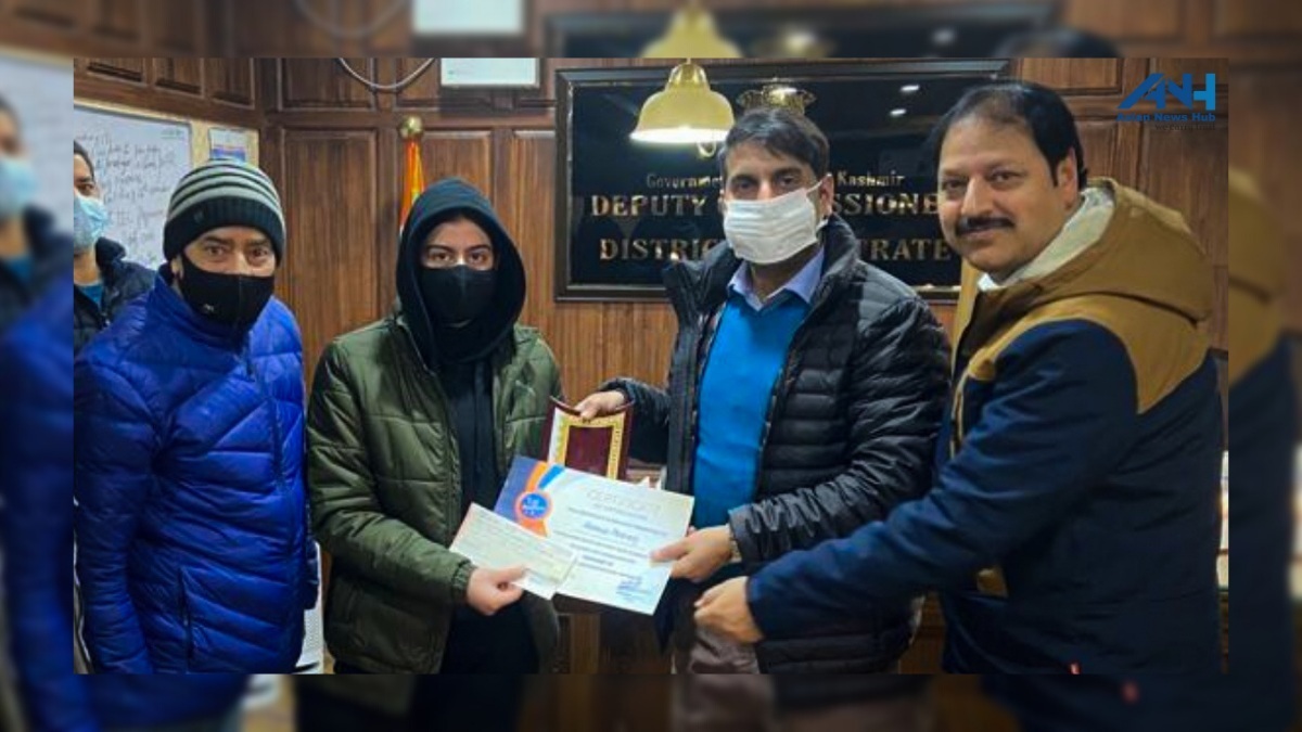 DC Sgr felicitates class 12th topper, Arusa Parvaiz