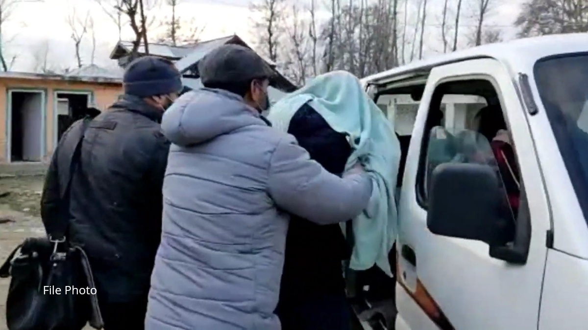 J.E arrested while demanding, accepting bribe of Rs 5000 in Baramulla