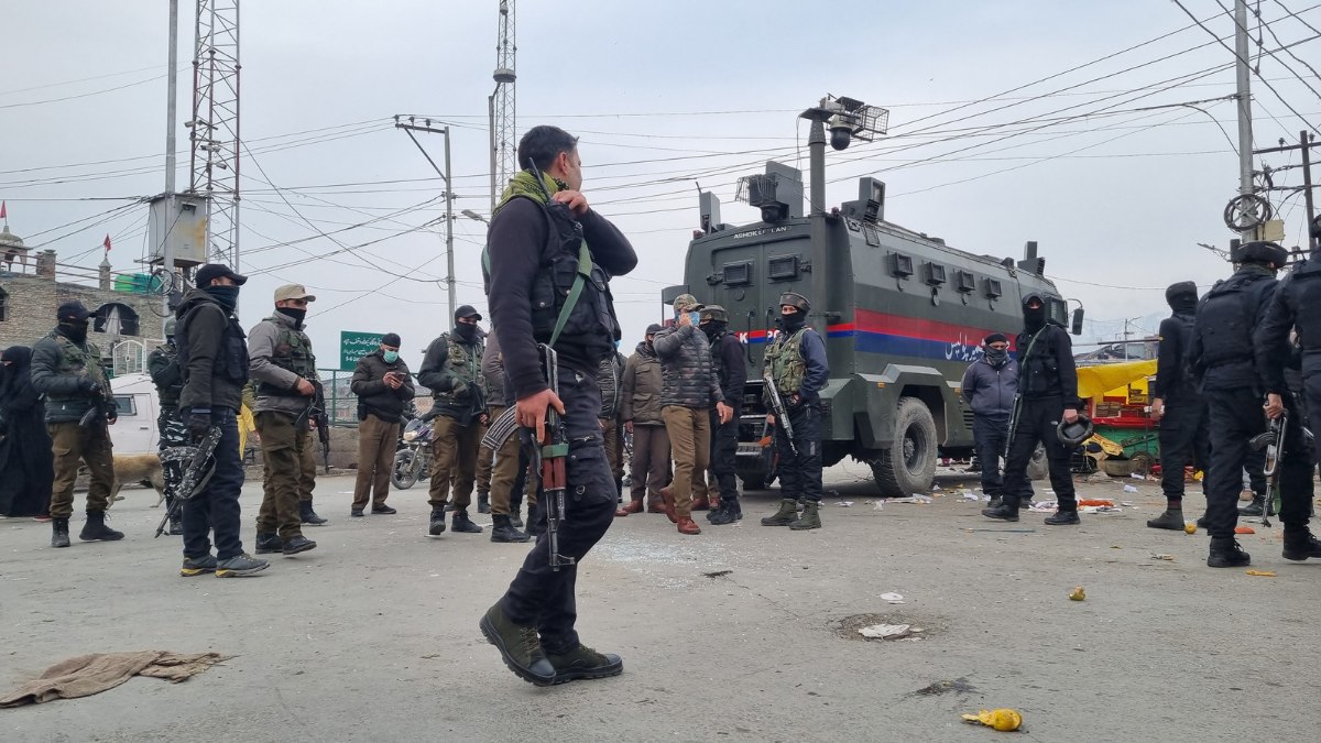 Srinagar grenade attack | 19-yr-old girl sccumbs, toll 02 Civilian killed, 34 injured in HSHS grenade attack