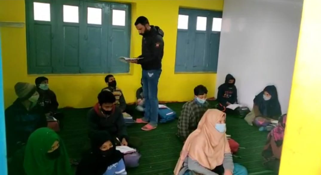 Bandipora Middle School has 8 classes cramped in two rooms