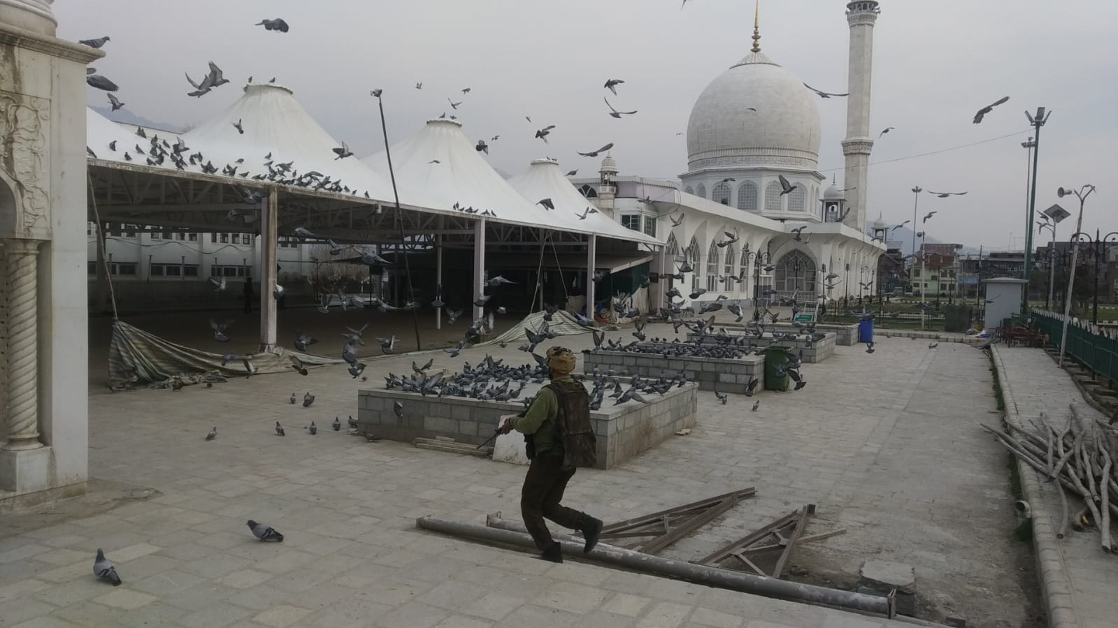 Foreign militant killed in Hazratbal shootout; 2 others manage to flee: IGP Kashmir