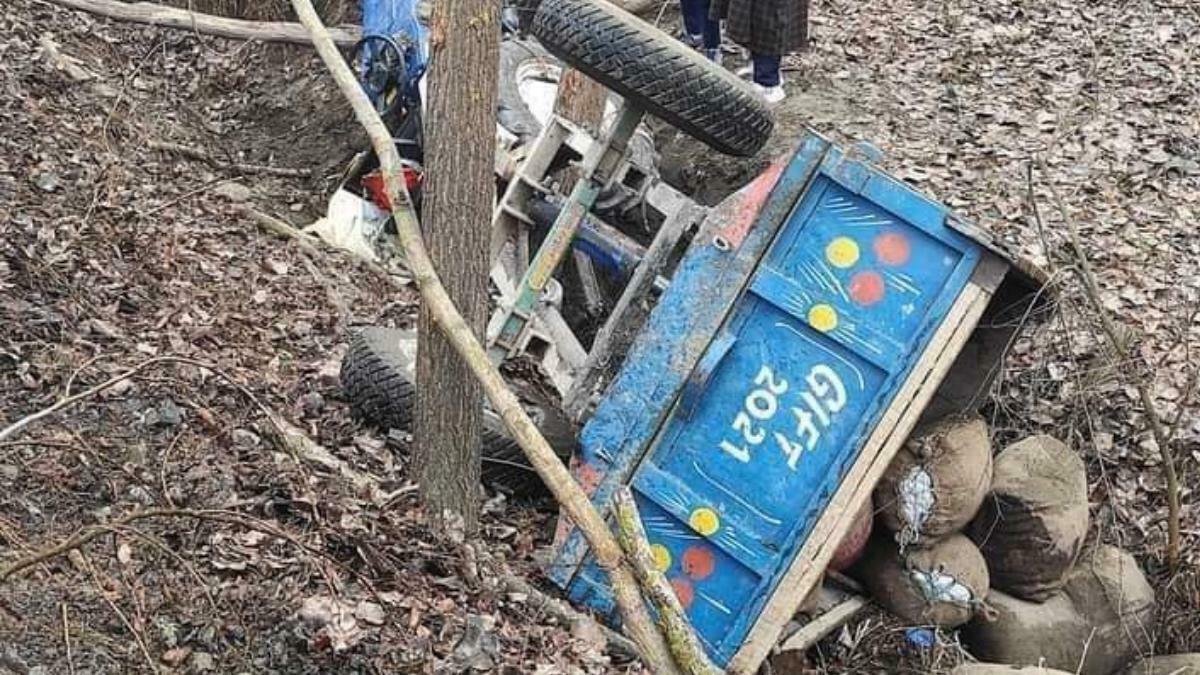 Two brothers killed as tractor turns turtle in Ganderbal