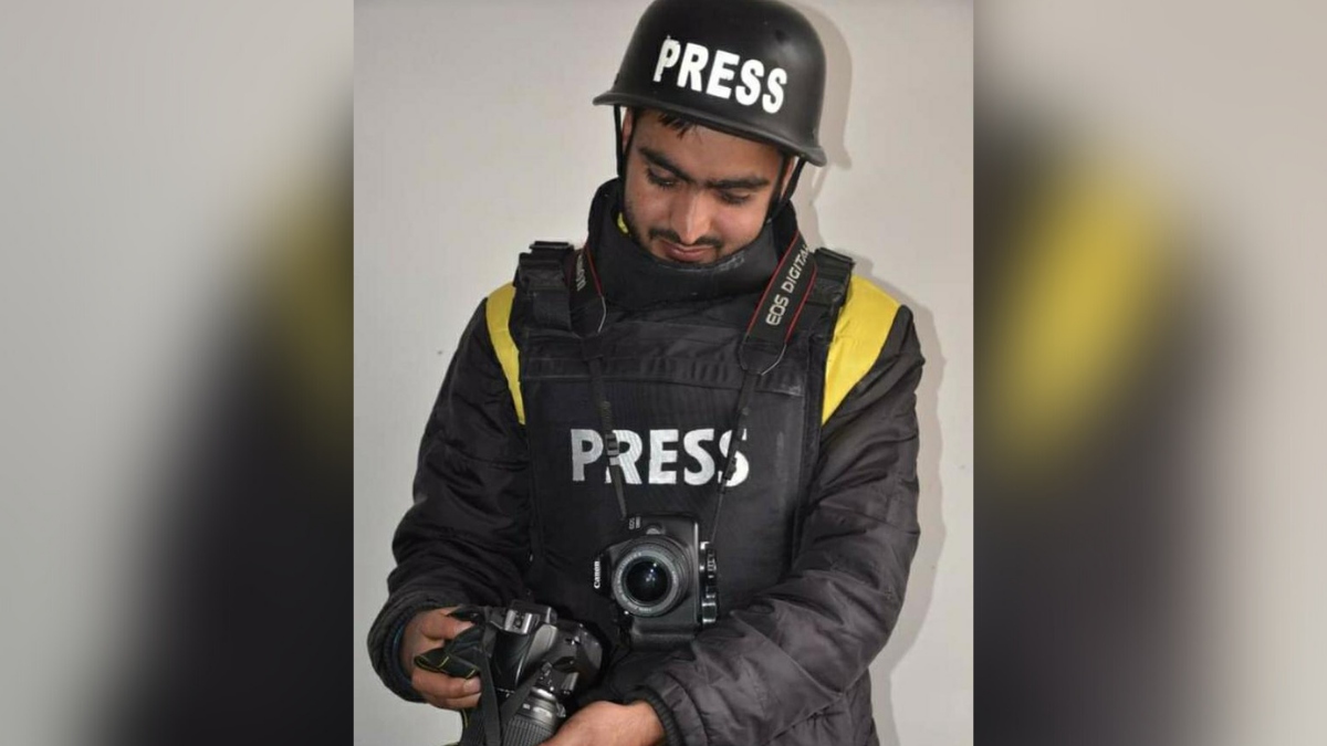 Journalist-turned-militant among two killed in Srinagar gunfight: Police Journalist-turned-militant among two killed in Srinagar gunfight: Police