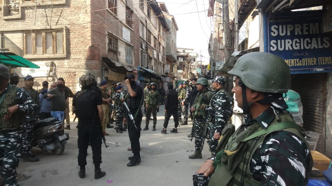 Two CRPF men shot at, injured in Maisuma