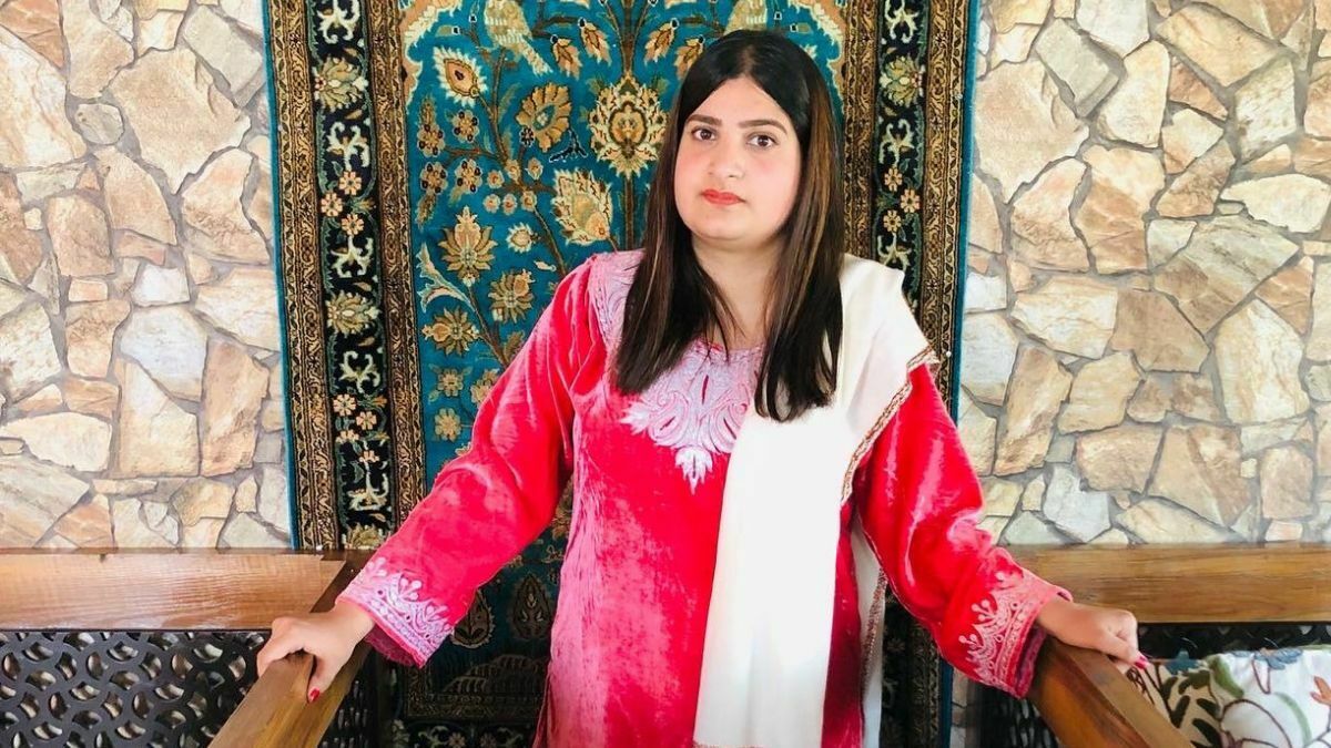 Aspiring lawyer, 21-yr-old Sheema Latif from Sgr makes her name as Mehandi artist