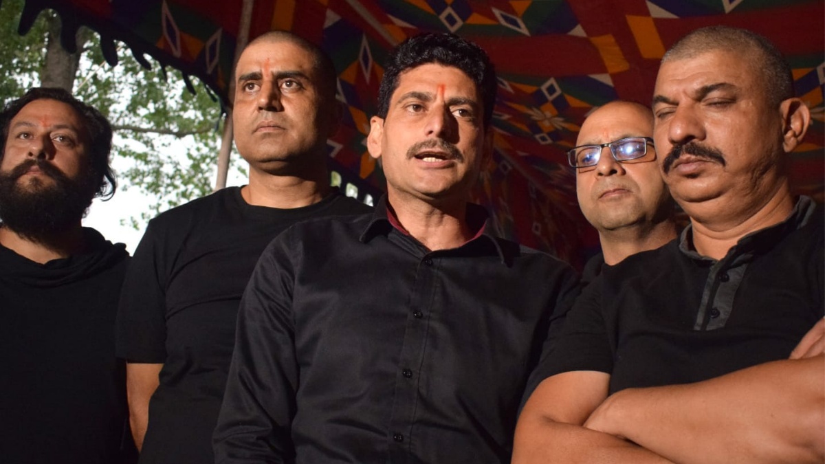 KP delegation meets LG Manoj Sinha; demand relocation to Jammu or any other place