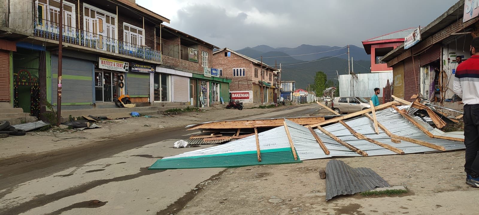 Windstorm creates havoc in parts of North Kashmir