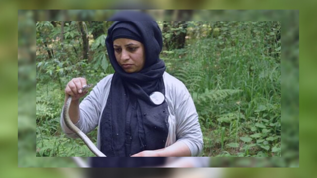 Aliya Mir: Kashmir’s lone female wildlife expert who rescues snakes, reptiles, wild animals in a ‘Play-Way Method’