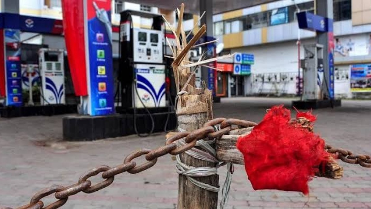 LMD seizes 2 Petrol Pumps for short delivery in Srinagar