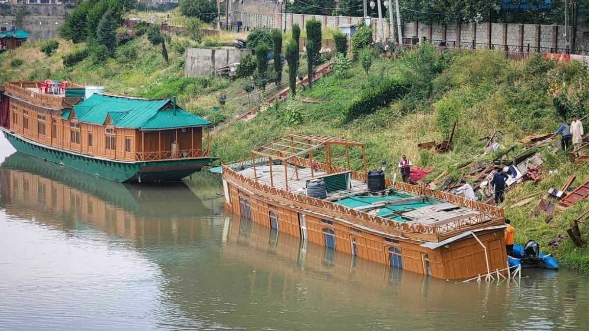 Govt provides relief to Houseboat owners and Shikarawalas Govt provides relief to Houseboat owners and Shikarawalas