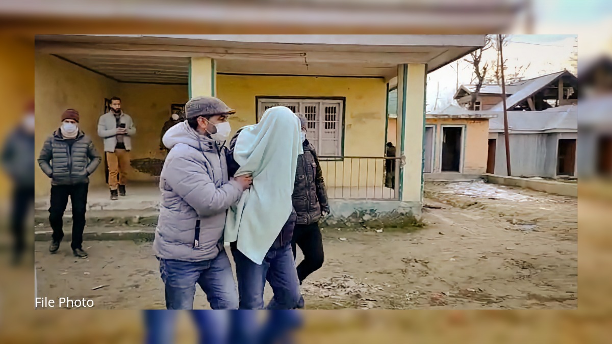 ACB arrests Ward officer SMC for demanding, accepting bribe State Manager SIDCO arrested for accepting bribe of Rs 1.05 lakh: ACB