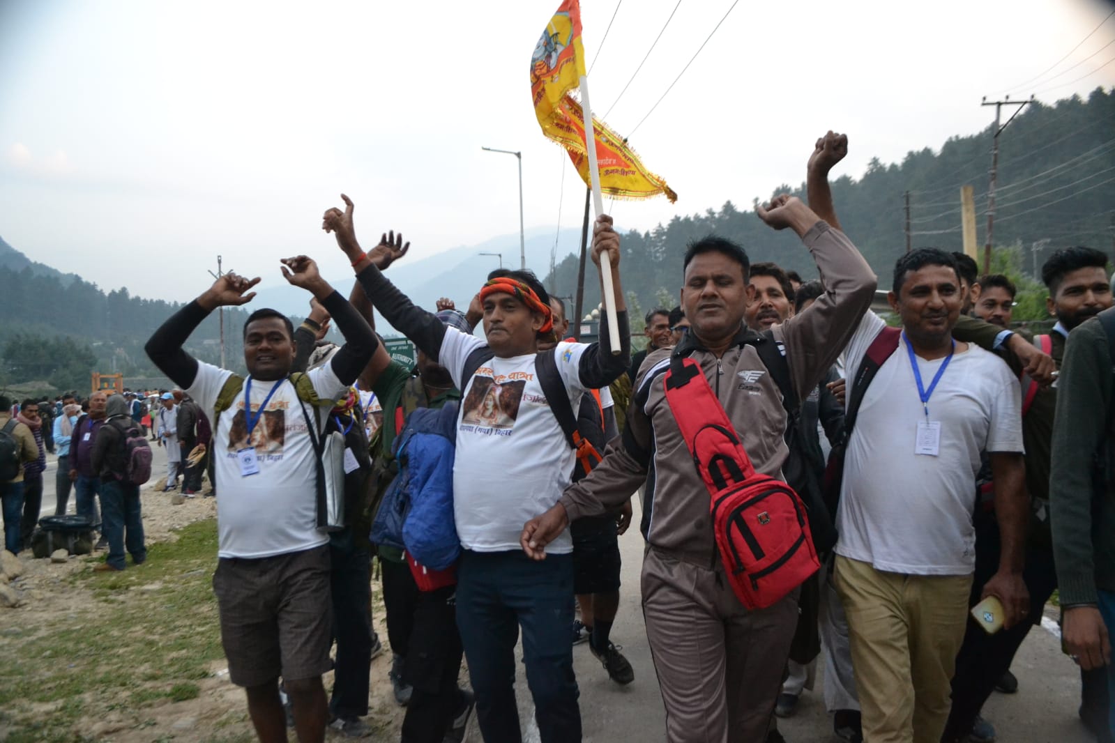 After remaining suspended for a day Amarnath Yatra resumes again Amarnath Yatra begins as first batch of 2,750 pilgrims leave from Pahalgam