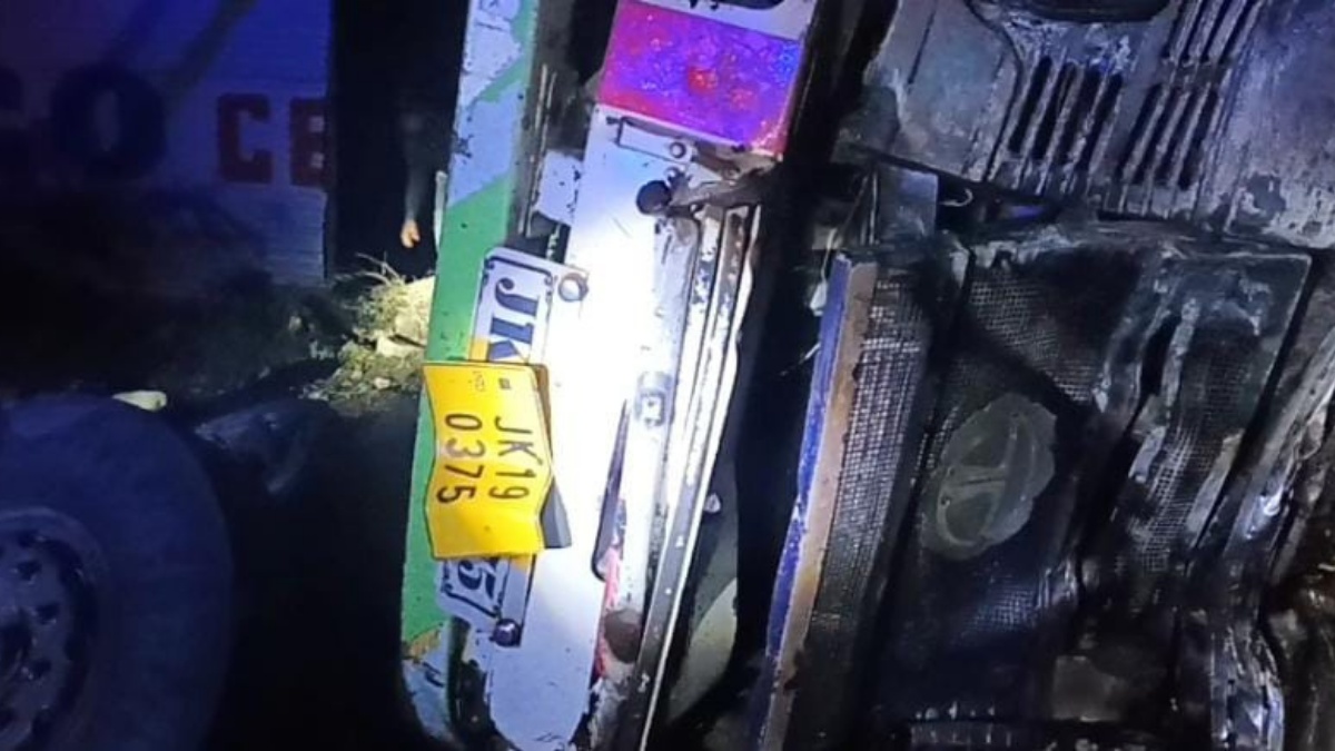 Conductor charred to death, driver injured as truck catches fire in Bandipora